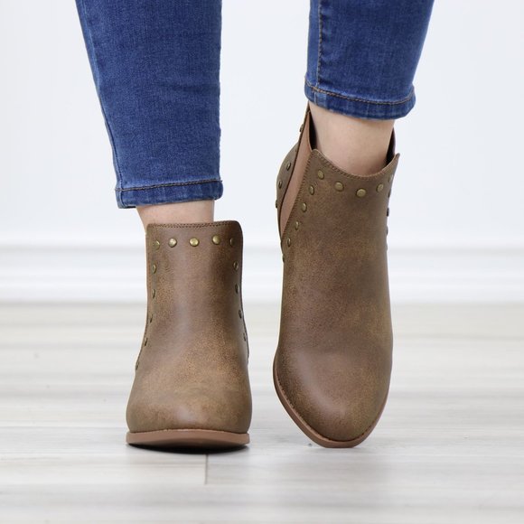 Chelsea Pointed Toe Low Heel Ankle Boots Metal Studs Tan Synthetic Leather - Picture 9 of 12